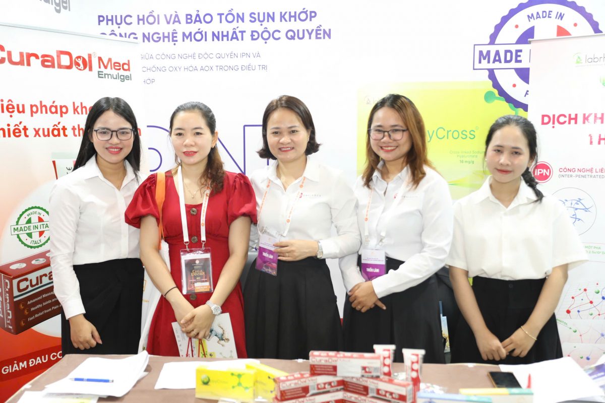 Công ty Thảo dược PHD - Omniarch Healthcare Việt Nam tự hào mang đến hội nghị những sản phẩm độc quyền từ Pháp và Italia chuyên điều trị thoái hóa khớp