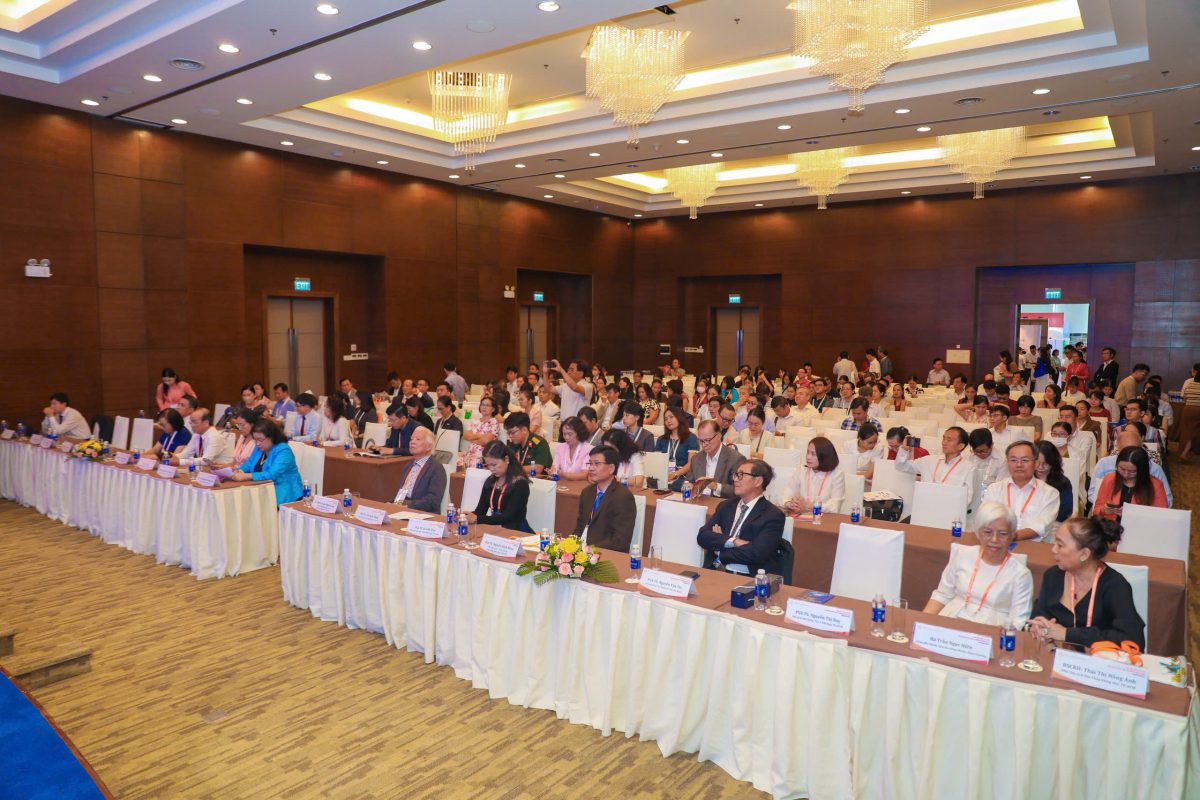 Buổi hội nghị diễn ra thành công với sự tham gia của rất nhiều y bác sĩ chuyên khoa nổi tiếng cả nước về Cơ xương khớp